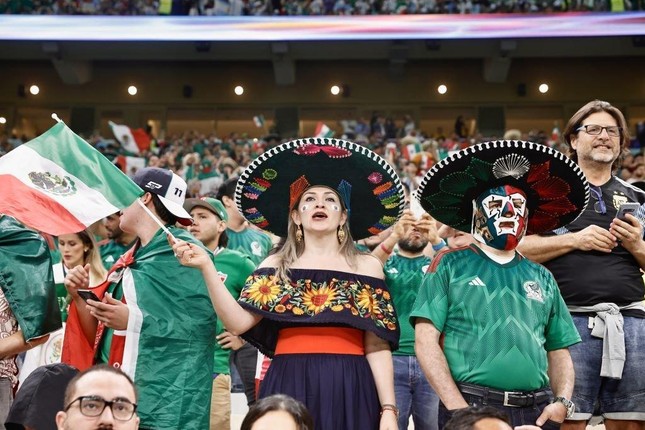 Vẻ đẹp tuyệt mỹ của các CĐV nữ Mexico tại World Cup 2022 - Ảnh 6.