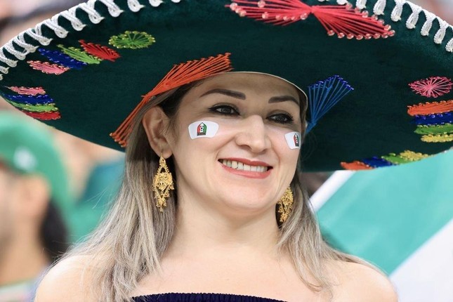 Vẻ đẹp tuyệt mỹ của các CĐV nữ Mexico tại World Cup 2022 - Ảnh 7.