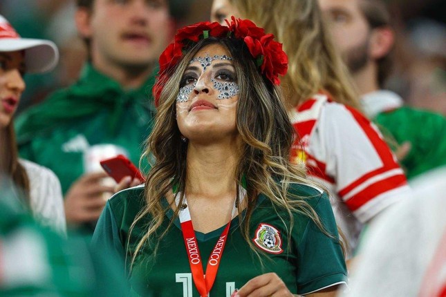 Vẻ đẹp tuyệt mỹ của các CĐV nữ Mexico tại World Cup 2022 - Ảnh 8.