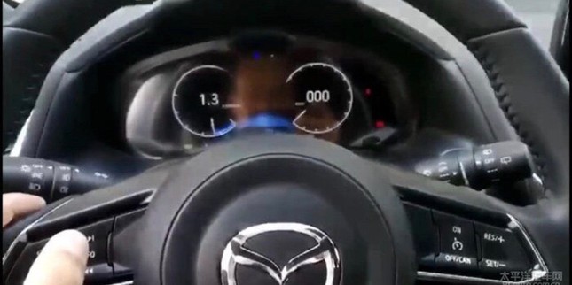 Mazda 3 thế hệ mới lộ cụm đồng hồ kỹ thuật số ảnh 1