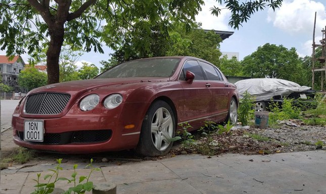 Xe siêu sang Bentley, biển độc nằm phủ bụi trên vỉa hè Hải Phòng ảnh 1