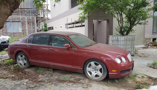 Xe siêu sang Bentley, biển độc nằm phủ bụi trên vỉa hè Hải Phòng ảnh 2