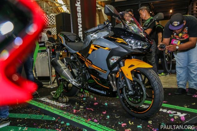 Kawasaki Ninja 250 2018 có giá bán 132 triệu đồng tại Malaysia ảnh 1