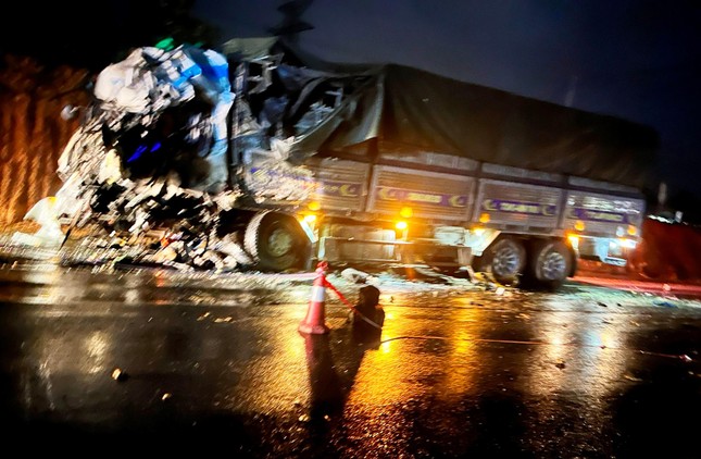 Xác định nguyên nhân ô tô tải tông trực diện xe khách, 15 người thương vong tại Huế ảnh 2