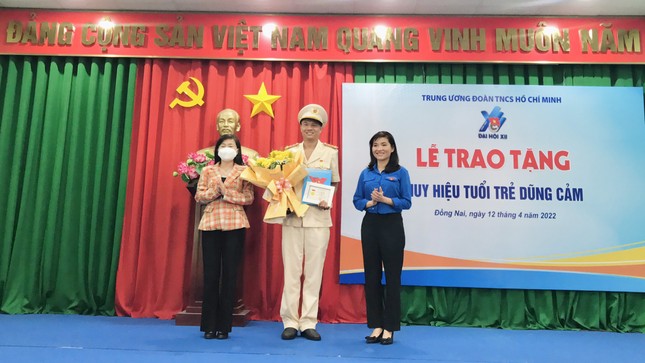 Nhiều tấm gương thanh niên quên mình cứu người được T.Ư Đoàn tặng huy hiệu Tuổi trẻ dũng cảm ảnh 1