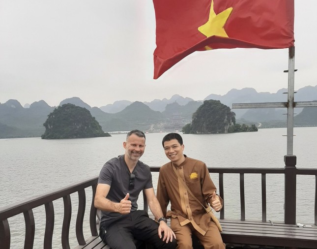 Cựu danh thủ Ryan Giggs về Hà Nam đi lễ chùa ảnh 1