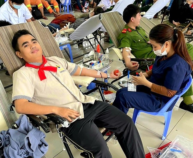 Chàng trai 23 tuổi 19 lần hiến máu mong lan tỏa nghĩa cử cao đẹp ở Chủ nhật Đỏ ảnh 1