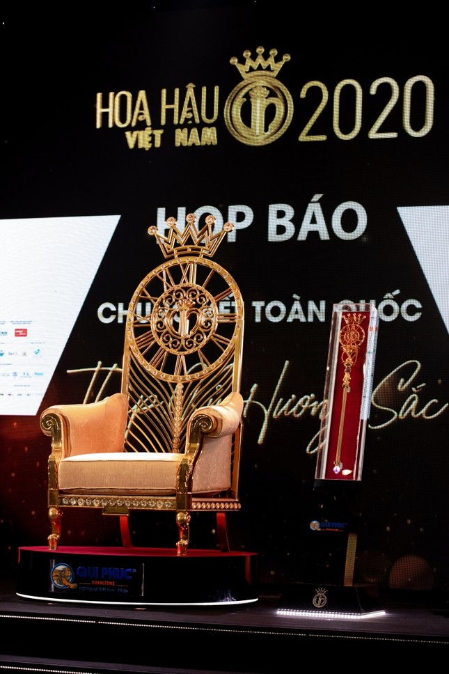 Ngắm cận cảnh vương miện, quyền trượng và ghế đăng quang của tân Hoa Hậu Việt Nam 2020 ảnh 4