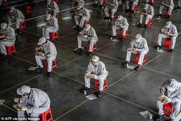 Chuyên gia đề xuất “dân công sở ngồi cạnh người mình ghét để tiện giãn cách xã hội“ ảnh 2