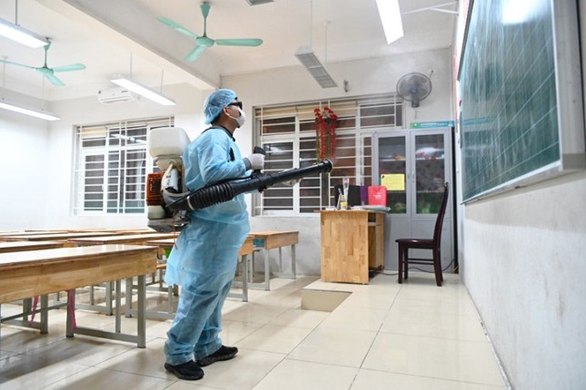 Thêm hàng loạt trường ĐH tại TP.HCM cho sinh viên nghỉ học vì liên quan đến ca COVID-19 ảnh 1
