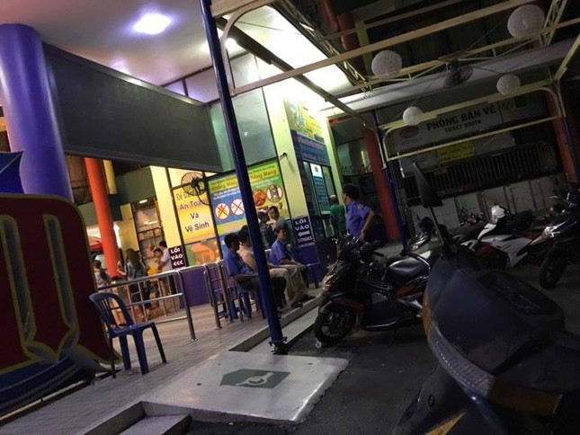 Bé gái 8 tuổi bị bạn lạ dẫn đi rồi mất tích khi chơi ở Đầm Sen ảnh 1