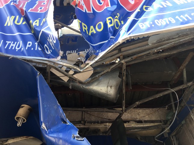 Kinh hãi ‘hung thần’ container lao vào nhà dân ở Sài Gòn lúc rạng sáng ảnh 3