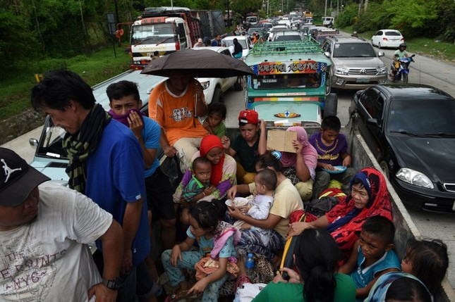 Quân đội Philippines tấn công nhóm khủng bố thân IS ở Marawi ảnh 4