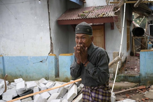 Động đất ở Indonesia: Số người thiệt mạng tăng 'sốc', nhiều nạn nhân là trẻ em đang đi học ảnh 7