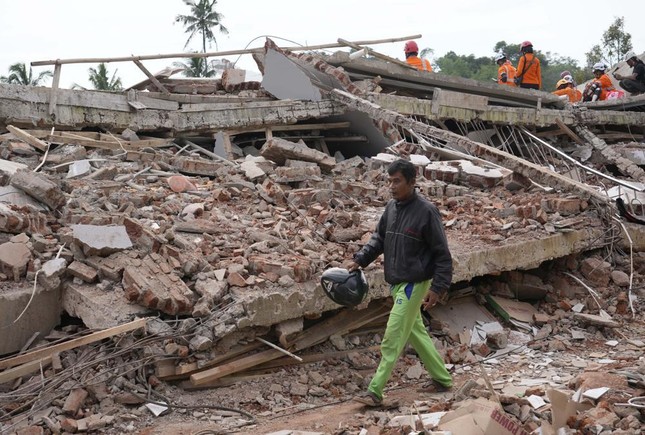 Động đất ở Indonesia: Số người thiệt mạng tăng 'sốc', nhiều nạn nhân là trẻ em đang đi học ảnh 3