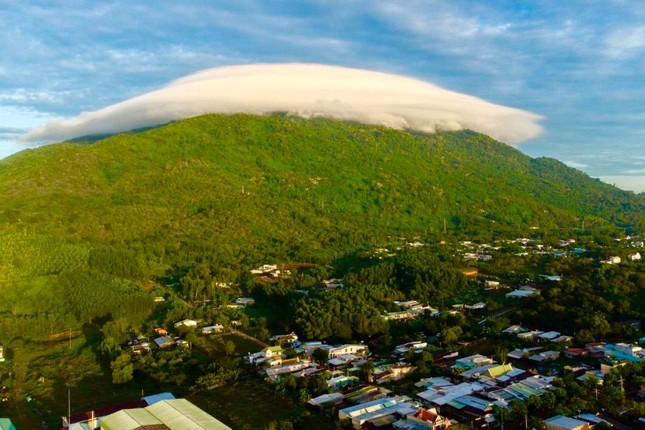 Sau núi Bà Đen, hiện tượng mây hiếm gặp xuất hiện ở núi Chứa Chan ảnh 11