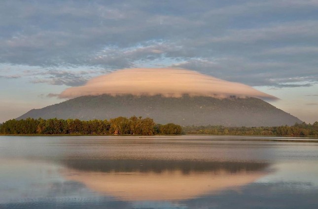 Sau núi Bà Đen, hiện tượng mây hiếm gặp xuất hiện ở núi Chứa Chan ảnh 10