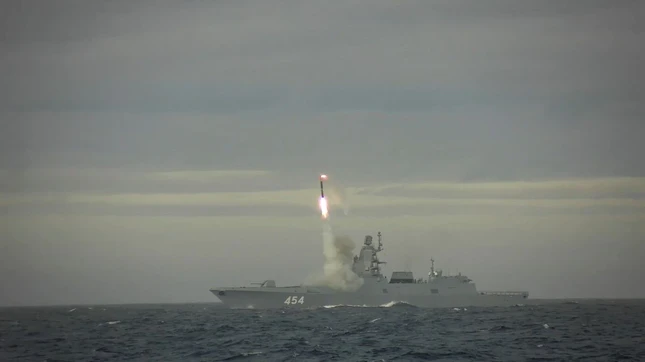 Nga tích hợp tên lửa hành trình nguy hiểm nhất thế giới lên bệ phóng di động mới - Ảnh 1.