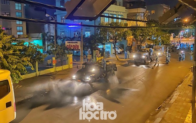 Những hình ảnh đầy cảm xúc ghi từ bên trong khu vực phong tỏa tại Đà Nẵng ảnh 2