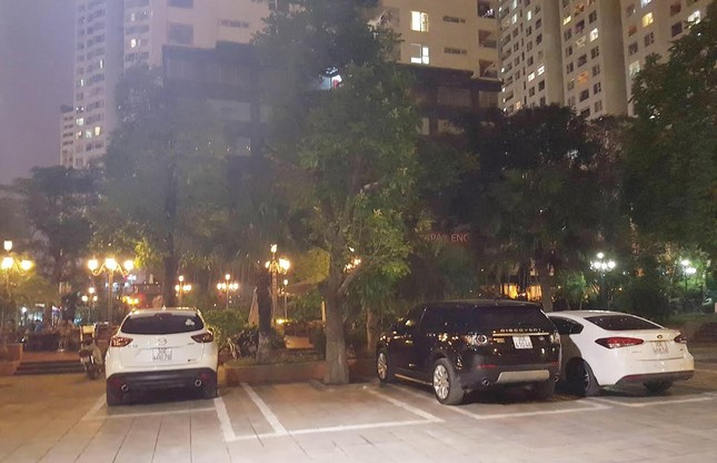 Đất “vàng” thành tổ hợp ăn nhậu: Kẻ vạch, cắm biển chỉ để phục vụ nhà hàng ảnh 13