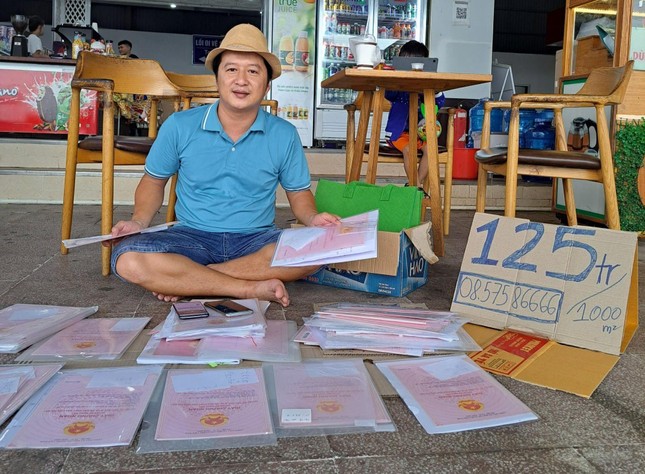 Độc chiêu: Giám đốc bán dạo hơn 100 sổ đỏ, bao vé máy bay từ Hà Nội đi Đồng Nai xem đất ảnh 1