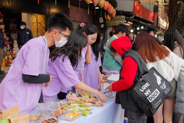 Teen Hà Nội mở hội sách gây quỹ từ thiện: Vừa đổi sách vừa chơi trò chơi, làm đồ handmade ảnh 2