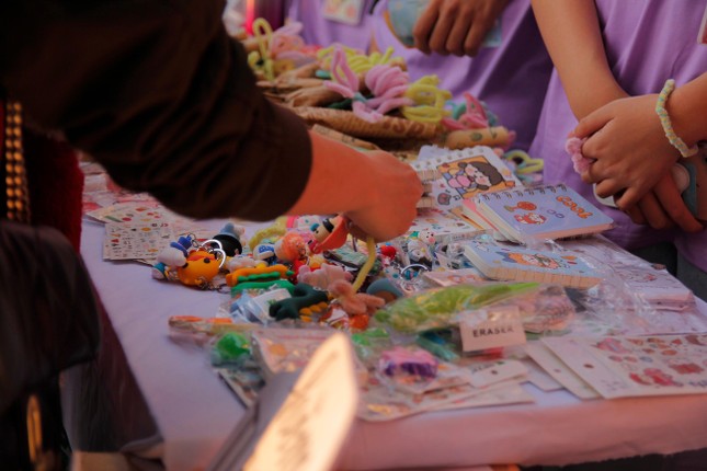 Teen Hà Nội mở hội sách gây quỹ từ thiện: Vừa đổi sách vừa chơi trò chơi, làm đồ handmade ảnh 5