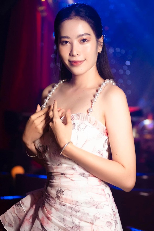 Dừng chân sớm ở Miss World Vietnam 2022, bỗng dưng Nam Em lại có danh xưng Hoa hậu ảnh 3