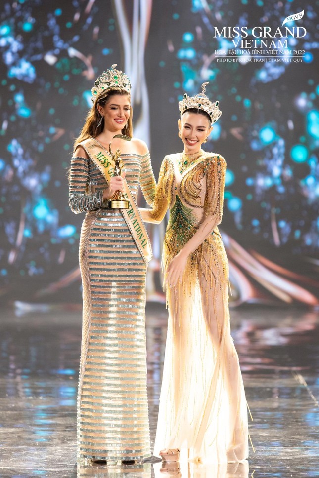 Lại thêm một người đẹp diện váy Hoa hậu Thùy Tiên để lấy may khi đi thi nhan sắc quốc tế ảnh 2