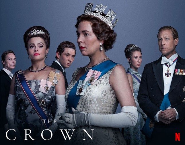 Thời tới cản không kịp: Dân tình đổ xô đi xem “The Crown” sau drama Hoàng gia Anh ảnh 1