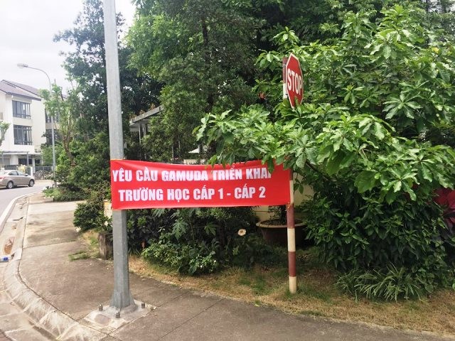 Cư dân căng băng rôn phản đối Gamuda Gardens lật kèo ảnh 4