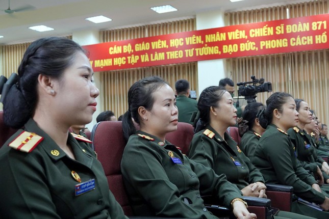 Giúp cán bộ Quân đội Lào nâng cao nghiệp vụ công tác thanh niên, công đoàn ảnh 6