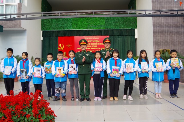 Tuổi trẻ Quân đội lan tỏa hình ảnh Bộ đội Cụ Hồ tới các em học sinh ảnh 1