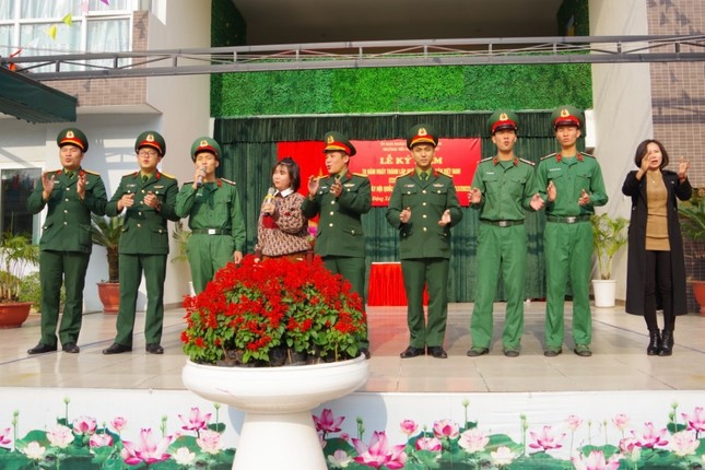 Tuổi trẻ Quân đội lan tỏa hình ảnh Bộ đội Cụ Hồ tới các em học sinh ảnh 5