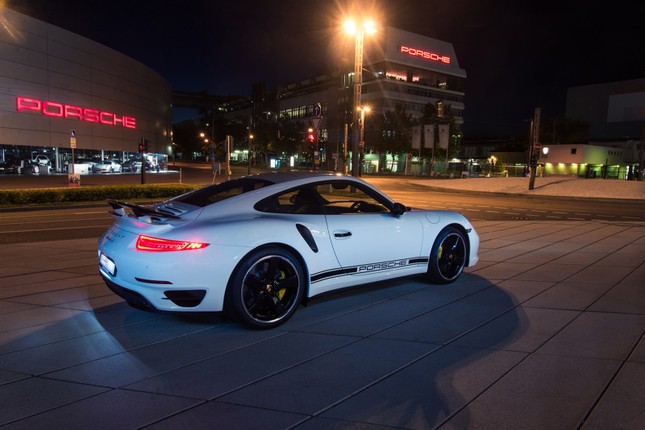 Porsche giới thiệu siêu phẩm đặc biệt 911 Turbo S GB Edition ảnh 1