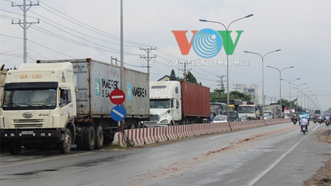 Xe tải cán nát xe máy, một phụ nữ chết thảm ảnh 5