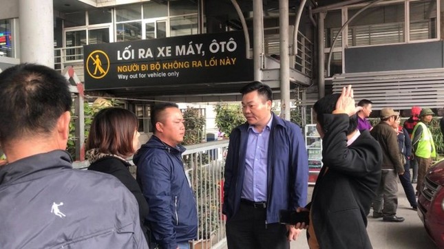 Limousine 'núp bóng' xe hợp đồng, chạy tuyến cố định bát nháo ảnh 2