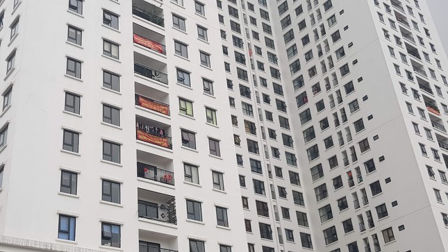 Chung cư mới bàn giao đã đỏ rực băng rôn 'tố' căn hộ hụt diện tích ảnh 1