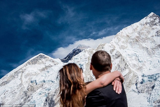 Cặp đôi kiên trì leo núi suốt 3 tuần để kết hôn trên đỉnh Everest ảnh 9