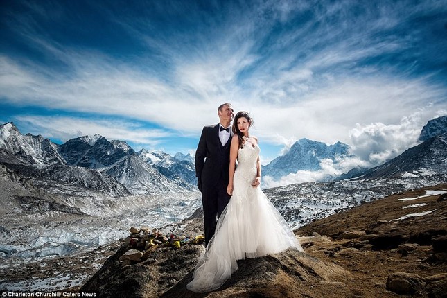 Cặp đôi kiên trì leo núi suốt 3 tuần để kết hôn trên đỉnh Everest ảnh 3