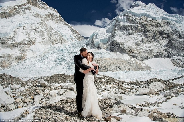 Cặp đôi kiên trì leo núi suốt 3 tuần để kết hôn trên đỉnh Everest ảnh 8