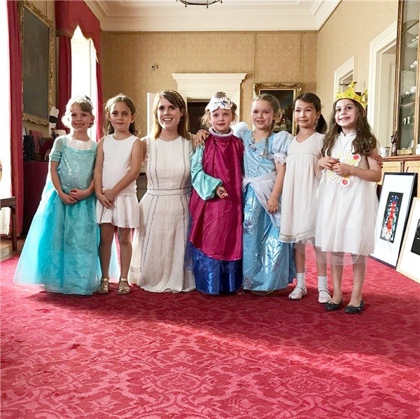 Cuộc sống thiếu tình cha của Suri Cruise, trái ngược Harper Beckham ảnh 27