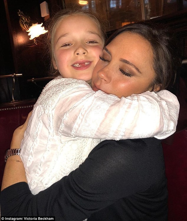 Cuộc sống thiếu tình cha của Suri Cruise, trái ngược Harper Beckham ảnh 22