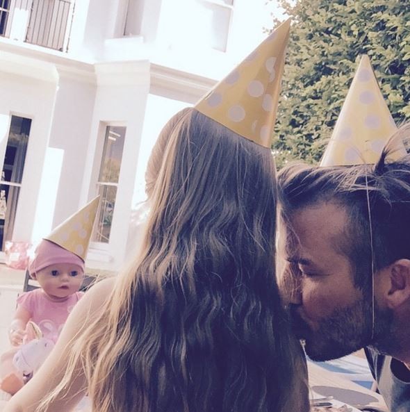 Cuộc sống thiếu tình cha của Suri Cruise, trái ngược Harper Beckham ảnh 21