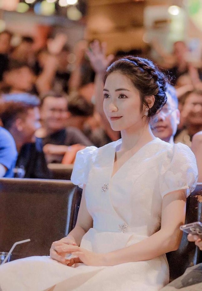 Hoà Minzy ‘phản pháo’ vụ bị tố mặc váy nhái của Song Hye Kyo ảnh 1