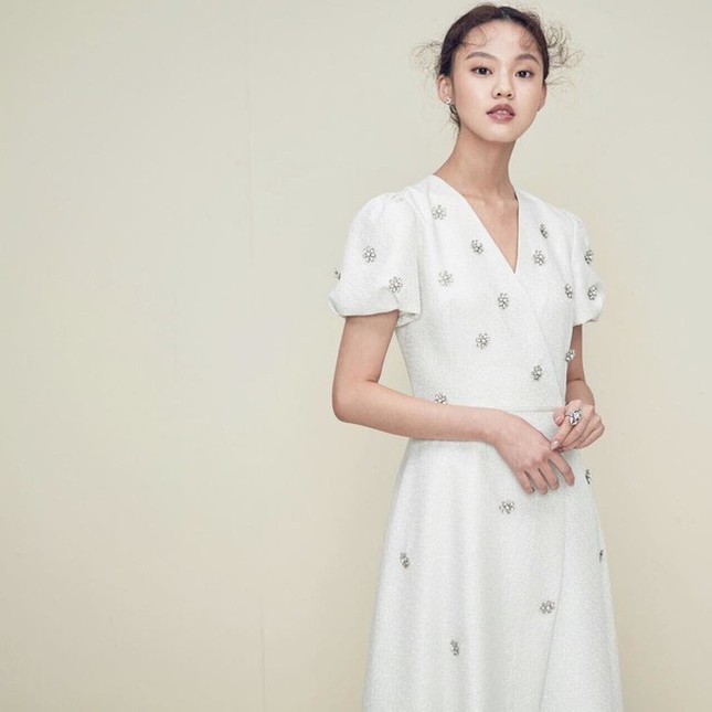 Hoà Minzy ‘phản pháo’ vụ bị tố mặc váy nhái của Song Hye Kyo ảnh 4