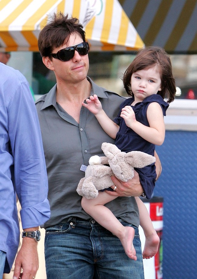 Cuộc sống thiếu tình cha của Suri Cruise, trái ngược Harper Beckham ảnh 5