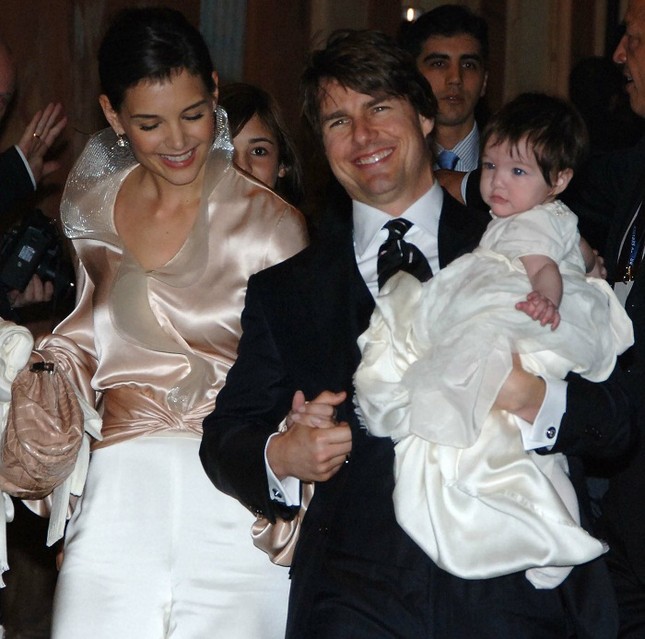 Cuộc sống thiếu tình cha của Suri Cruise, trái ngược Harper Beckham ảnh 8