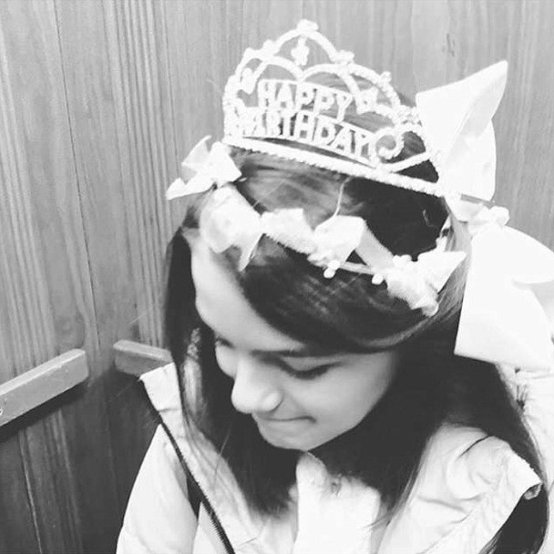 Cuộc sống thiếu tình cha của Suri Cruise, trái ngược Harper Beckham ảnh 1