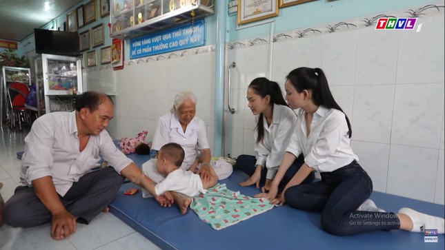 ‘Người đẹp nhân ái’: Thí sinh HHVN 2020 mang ‘liều thuốc yêu thương’ đến trẻ bại não ảnh 3